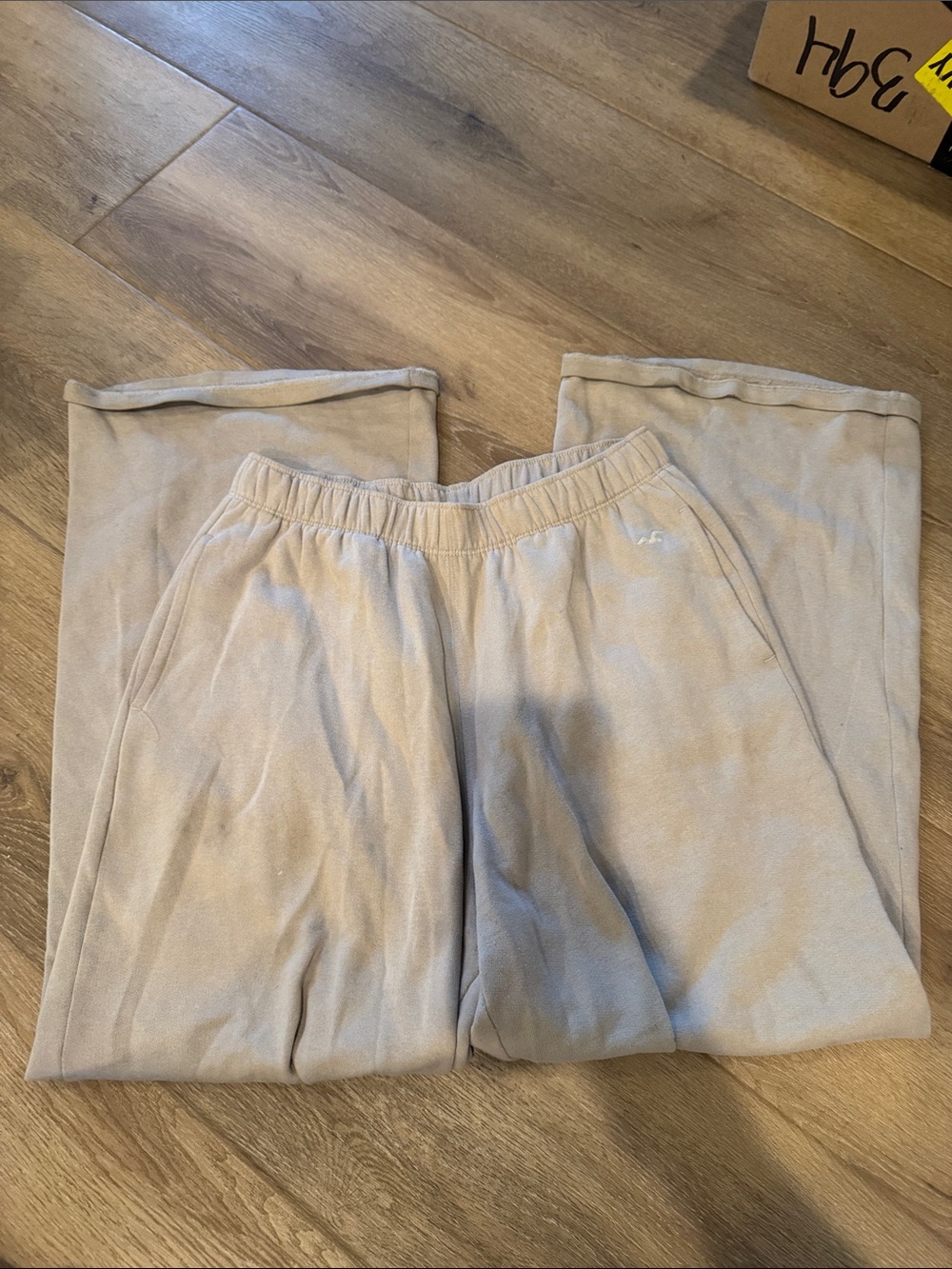 Hollister Light Beige High Rise Sweatpants with Side Pockets Sz M